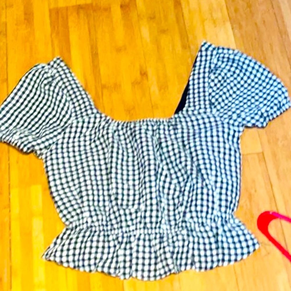 This shirt is super cute has not rips or holes or stains